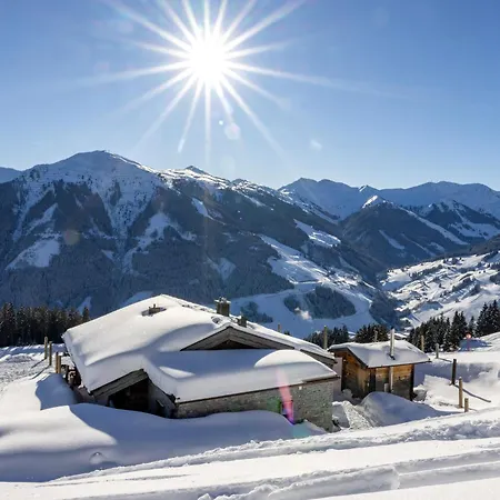 Almhuetten בקתה *