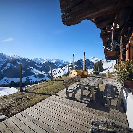 Almhuetten בקתה *